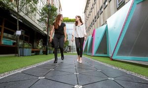خیابان برد مجهز به فناوری "پنل های هوشمند" در لندن